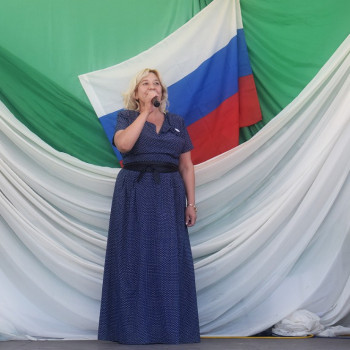 «Путь к обелиску» праздничное мероприятие, посвященное дню российского флага.